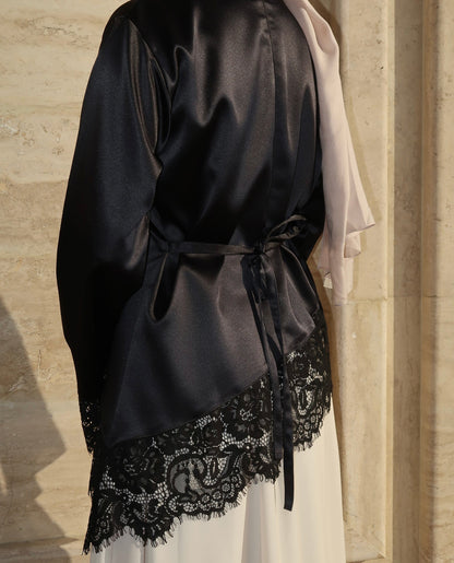 ORORA ⎸ BLOUSE SATINÉE AJUSTABLE À DENTELLE