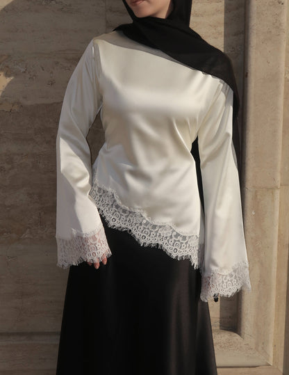 ORORA ⎸ BLOUSE SATINÉE AJUSTABLE À DENTELLE