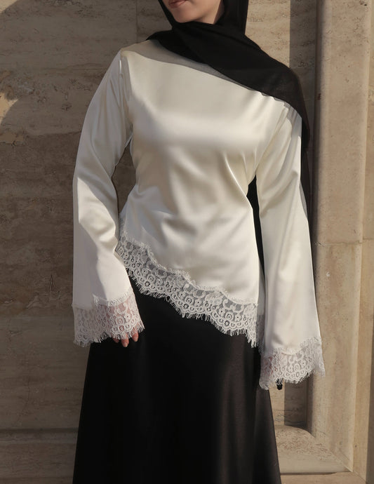 ORORA ⎸ BLOUSE SATINÉE AJUSTABLE À DENTELLE